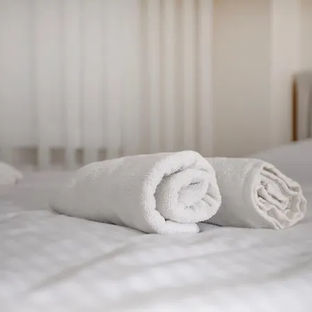 Large In A Quiet Area 40 Apartment